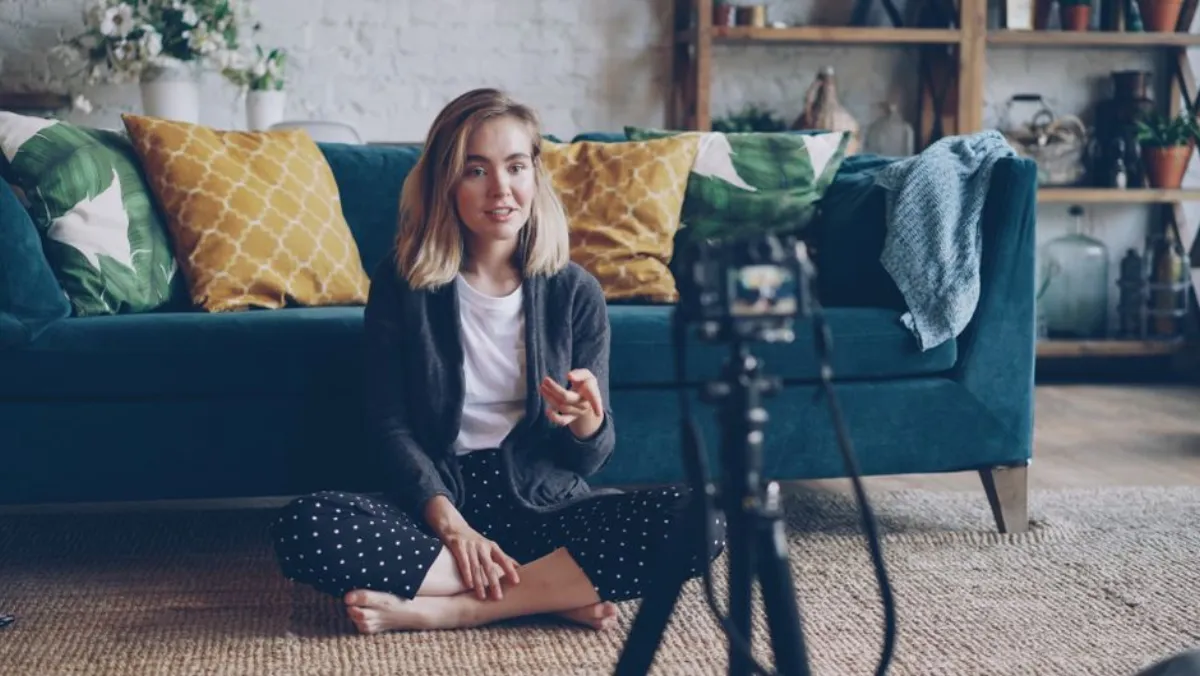 female influencer