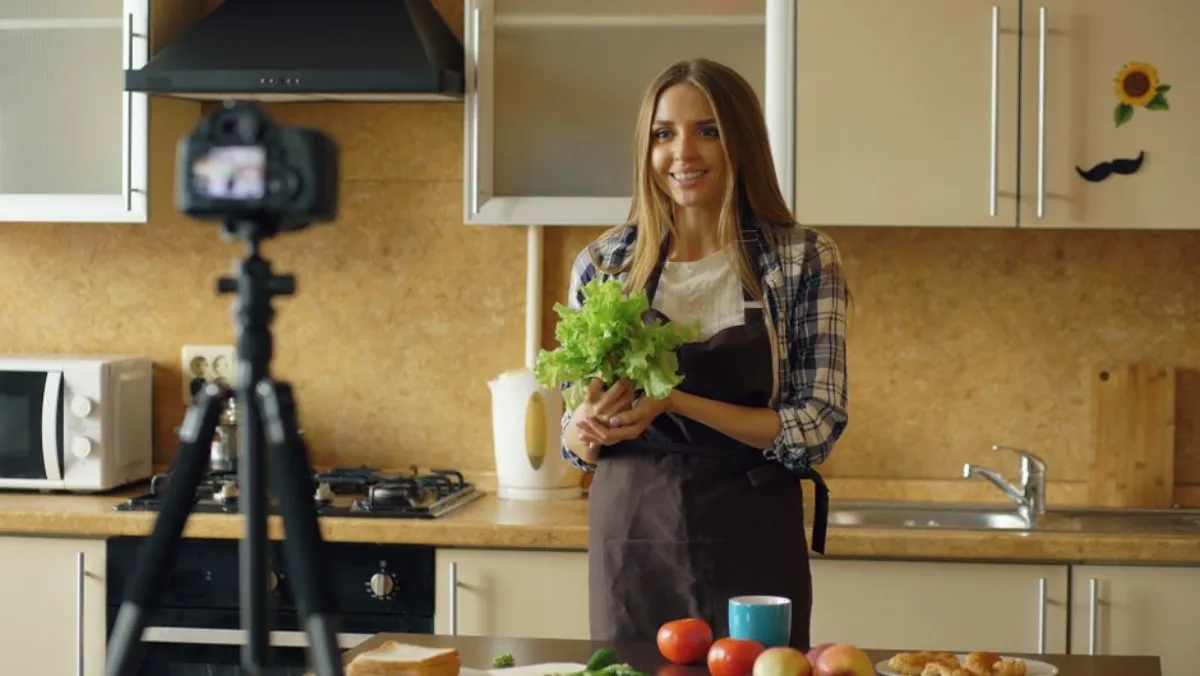 food vlogger